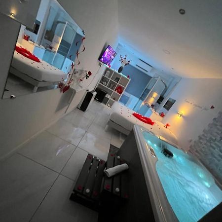 Love Room Avec Spa Privatif Le Rove Екстериор снимка